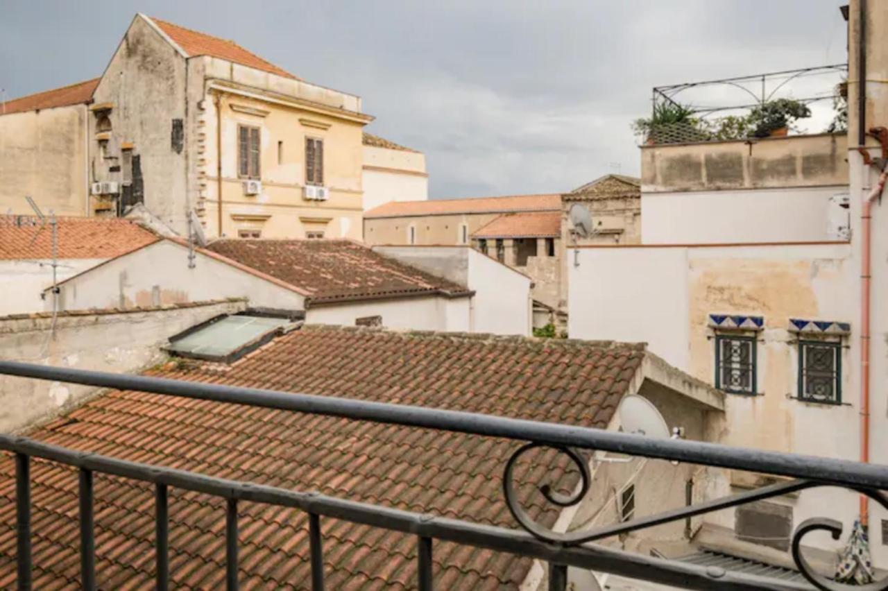 Tavola Tonda Apartament Palermo Bagian luar foto