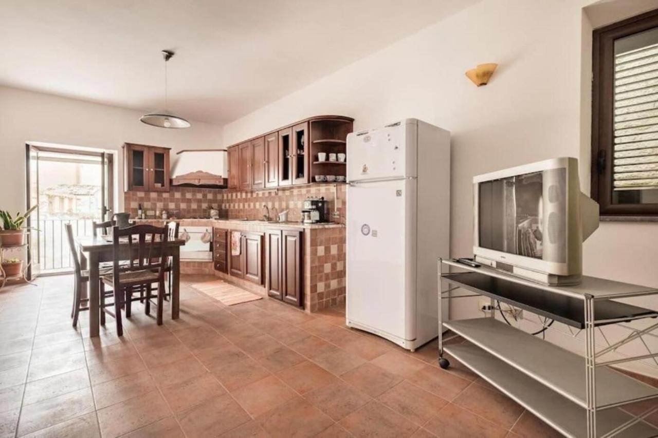 Tavola Tonda Apartament Palermo Bagian luar foto