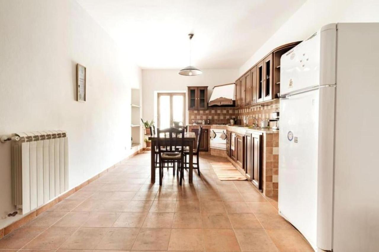 Tavola Tonda Apartament Palermo Bagian luar foto